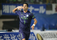 セットプレーからフレイレが打点の高いヘディングシュートを決めて、湘南がリードを2点に広げる!【明治安田J1 第19節 湘南vs神戸】