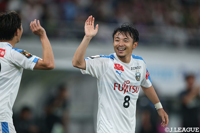 阿部 浩之（#8）が鮮やかな弾道のシュートをゴール左のネットに突き刺し、川崎Ｆが3-0と突き放す！【明治安田Ｊ１ 第19節 FC東京vs川崎Ｆ】