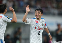 阿部 浩之（#8）が鮮やかな弾道のシュートをゴール左のネットに突き刺し、川崎Ｆが3-0と突き放す！【明治安田Ｊ１ 第19節 FC東京vs川崎Ｆ】