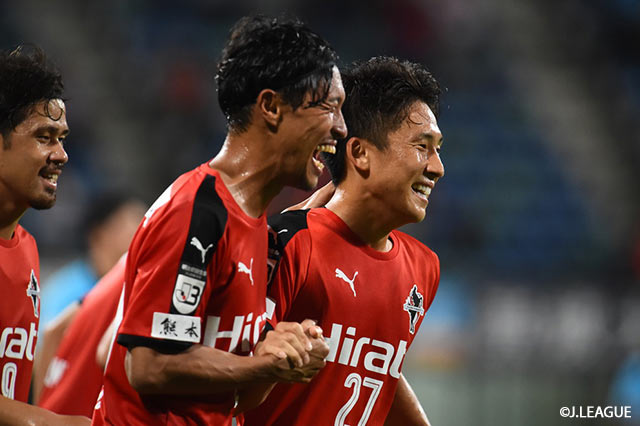 味方が敵陣深い位置でボールを奪い、マイナスのクロスをあげると、中山 雄登（#27）は冷静にトラップし、ゴール左に叩き込む！【明治安田Ｊ３ 第16節 熊本vs富山】