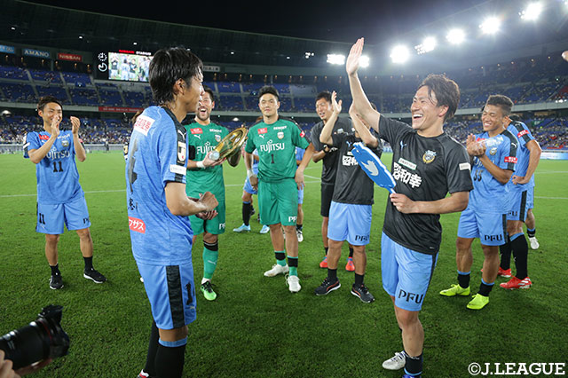 試合は川崎Ｆが1-0で勝利。チームの象徴・中村 憲剛をムードメーカーの登里 享平がテンション高く迎え入れる場面も【明治安田生命Ｊリーグワールドチャレンジ 川崎Ｆvsチェルシー】