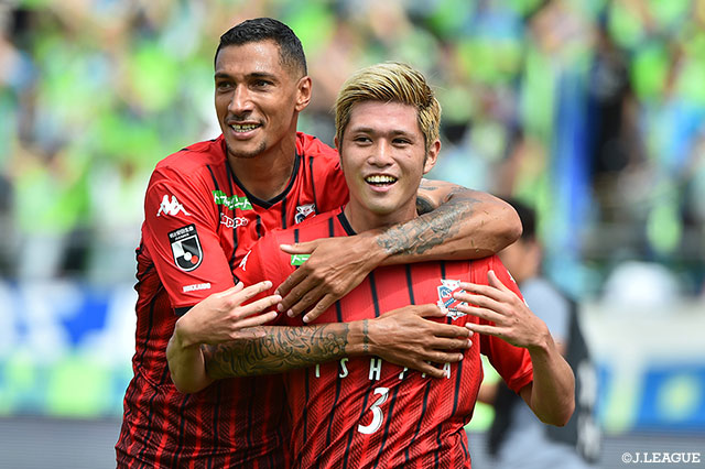 福森のクロスに逆サイドからオーバーラップしてきた進藤 亮佑が合わせ、札幌が先制に成功する【明治安田Ｊ１ 第20節 札幌vs湘南】