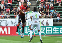 白井が鋭いドリブルからクロスを上げるとこれに合わせたのはジェイ!打点の高いヘディングで合わせ、札幌がリードを2点に広げる【明治安田J1 第20節 札幌vs湘南】