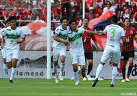 ク ソンユン(札幌)のミスを見逃さなかった湘南。大野 和成が押し込み1点差に詰め寄る【明治安田J1 第20節 札幌vs湘南】