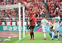 札幌が速攻からチャンスを作ると最後はチャナティップが押し込み5点目を奪う!【明治安田J1 第20節 札幌vs湘南】