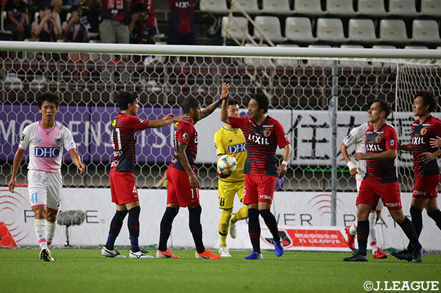 レアンドロ（#11）が自ら獲得したPKを決めて、ホームの鹿島が先制！【明治安田Ｊ１ 第20節 鹿島vs鳥栖】