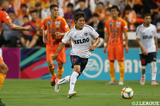 FC東京は、4シーズンぶりに復帰した三田 啓貴を後半22分に投入する【明治安田Ｊ１ 第20節 清水vsFC東京】