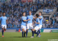 レアンドロ ドミンゲス（#40）がFKを直接沈め、ホームの横浜FCが同点に追いつく！【明治安田Ｊ２ 第23節 横浜FCvs栃木】