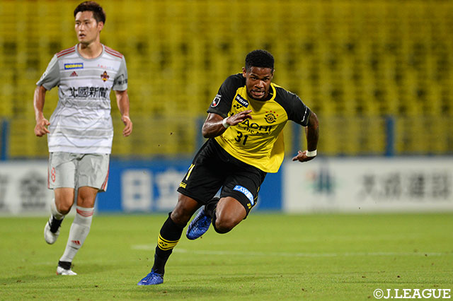 新加入のジュニオール サントス（柏）は後半25分から投入され、スピードを生かした突破をみせるなど持ち味を発揮【明治安田Ｊ２ 第23節 柏vs金沢】