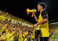 柏がエースの一撃で5連勝を達成！今夏に加入した三原 雅俊がサポーターに勝利の報告【明治安田Ｊ２ 第23節 柏vs金沢】