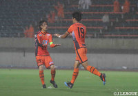 後半AT、途中交代で入っていた工藤 壮人（#19）のシュートはDFにブロックされながらもゴールに吸い込まれ、山口が土壇場で追いつく！【明治安田Ｊ２ 第23節 山口vs新潟】