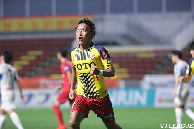 クリアを拾った池元 友樹（北九州）が右足を振り抜き、先制点を獲得！【明治安田Ｊ３ 第17節 北九州vs八戸】