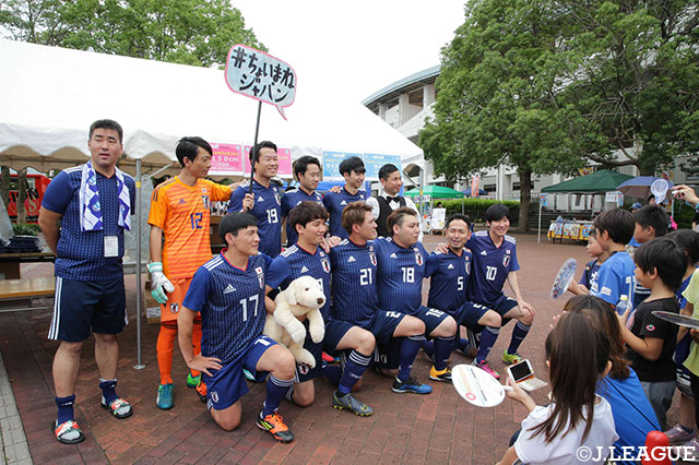 日本代表の選手たちにそっくり？な「ちょいまねJAPAN」が来場！子供たちに大人気です！【明治安田Ｊ３ 第17節 沼津vs長野】