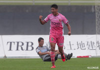 裏に抜け出した武 颯（福島/#9）がPA内で受け、相手DFをかわしてシュートを放つと、ゴール右のネットに突き刺さる！自身2試合連続ゴールで福島が幸先良く先制【明治安田Ｊ３ 第17節 福島vs熊本】