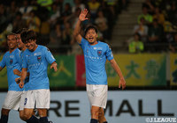 松井 大輔がこの日2得点となる見事なバイシクルシュートを沈めて、横浜FCが逆転!【明治安田J2 第24節 千葉vs横浜FC】