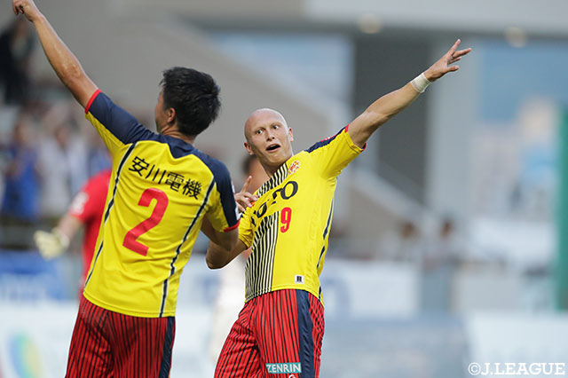 FKからのクロスをディサロ 燦シルヴァーノ（#9）が頭で合わせて北九州が同点に追いつく！【明治安田Ｊ３ 第18節 北九州vs富山】