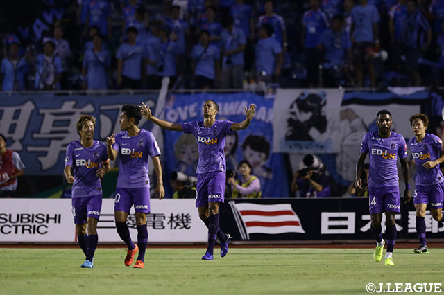 左サイドからのクロスをドウグラス ヴィエイラ（広島/#20）が頭で合わせて、2-0とリードを広げる！【明治安田Ｊ１ 第16節 広島vs川崎Ｆ】