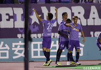 後半7分のFKから最後は荒木 隼人(#23)が頭でねじ込んで広島が3点目を手にする【明治安田J1 第16節 広島vs川崎F】