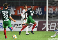 岐阜は、甲府から期限付きで加入したジュニオール バホスにボールを集め攻撃を展開【明治安田J2 第25節 岐阜vs大宮】