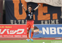 スルーパスを受けた丹羽 詩温が右足でゴールに流し込み、アウェイの愛媛が先制に成功する【明治安田J2 第25節 長崎vs愛媛】