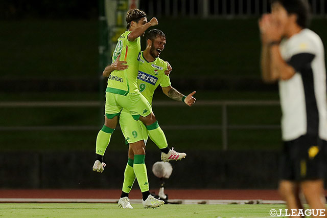クレーベ（千葉/#9）は後半にも1ゴール。今季の自身の得点を9に伸ばした【明治安田Ｊ２ 第25節 琉球vs千葉】