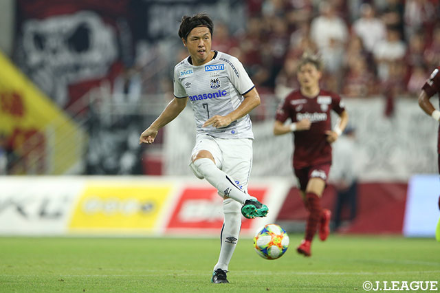 遠藤 保仁（Ｇ大阪）は、後半19分からピッチに立ち、公式戦通算1000試合出場を達成【明治安田Ｊ１ 第21節 神戸vsＧ大阪】