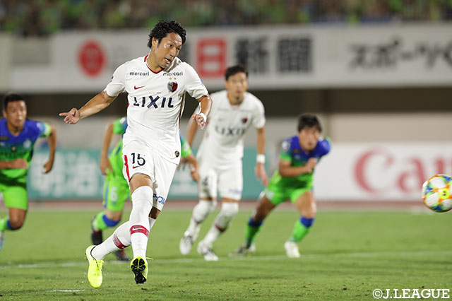 鹿島がPKを獲得すると途中出場の伊藤 翔が冷静に沈め、試合を振り出しに戻す【明治安田Ｊ１ 第21節 湘南vs鹿島】