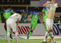 梅崎のCKに坂 圭祐がヘディングで合わせ、湘南がラストプレーで勝ち越しゴールを奪い劇的な勝利を飾った！【明治安田Ｊ１ 第21節 湘南vs鹿島】