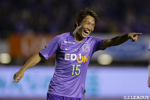 スペースに抜け出した森島がマイナスにパスを送ると稲垣 祥がダイレクトで合わせ、ホームの広島が均衡を破る【明治安田Ｊ１ 第21節 広島vs札幌】