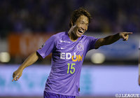 スペースに抜け出した森島がマイナスにパスを送ると稲垣 祥がダイレクトで合わせ、ホームの広島が均衡を破る【明治安田Ｊ１ 第21節 広島vs札幌】