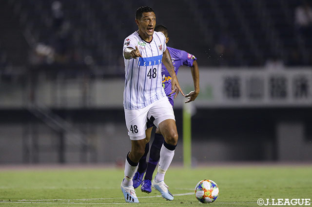 前節2ゴールのジェイはこの日も打点の高いヘディングでゴールを脅かすも得点は奪えず。75分に途中交代となった【明治安田Ｊ１ 第21節 広島vs札幌】