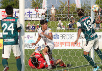 谷口 海斗(#10)がこの日自身2得点目を決め、後1点で同点というところまで迫るも、届かず岩手は3-4で敗戦を喫した【明治安田J3 第19節 岩手vs相模原】