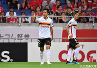 左からの浮き球のクロスを前田 直輝（#25）が冷静に流し込み、アウェイの名古屋がリードを広げる【明治安田Ｊ１ 第21節 浦和vs名古屋】