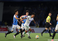 山形から新加入の阪野 豊史（松本）は初のスタメン出場を果たし、前線で起点となった【明治安田Ｊ１ 第21節 川崎Ｆvs松本】