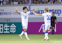 後半37分、ドリブルで攻め上がった岩田 智輝（#29）がミドルシュートを突き刺し、大分が逆転に成功【明治安田Ｊ１ 第21節 鳥栖vs大分】