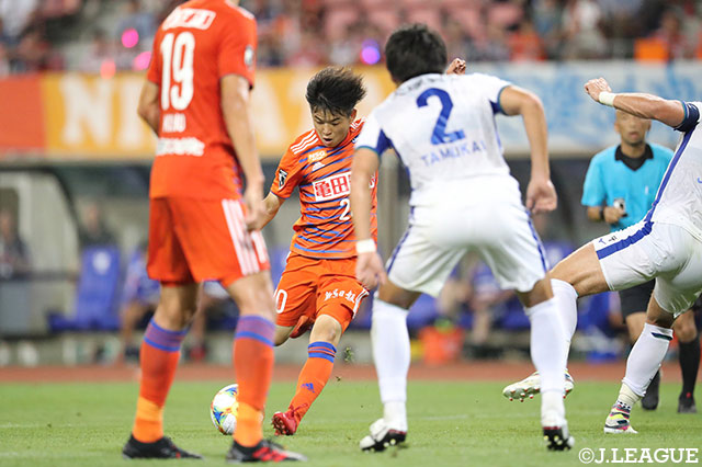 後半43分、途中出場の本間 至恩が得点を奪い、新潟が4-0と大量リード【明治安田Ｊ２ 第26節 新潟vs徳島】