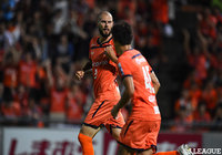 前半19分のCKからロビン シモヴィッチ(大宮/#9)がヘディングシュートを放ち、スコアを振り出しに戻す!【明治安田J2 第26節 大宮vs山形】