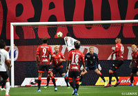 マウリシオがヘディングで折り返したボールにエヴェルトンが頭で合わせ、アウェイの浦和が均衡を破る【明治安田J1 第22節 札幌vs浦和】