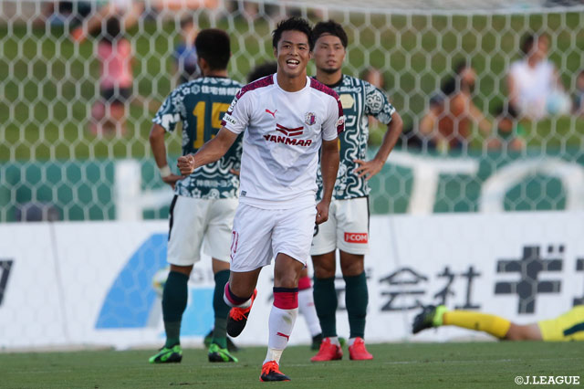 澤上 竜二がPA手前でうまくコントロールして左足を振り抜き低弾道の強烈な一撃がネットの右隅に突き刺さり、C大23が先制に成功【明治安田Ｊ３ 第20節 相模原vsC大23】