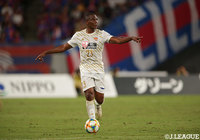 屈強なフィジカルを武器に最終ラインに君臨するシマオ マテ(仙台)【明治安田J1 第22節 FC東京vs仙台】