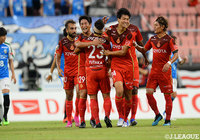 開始11分、味方のシュートを和泉 竜司（#29）が頭で逸らしたボールがネットを揺らし、名古屋が先制！【明治安田Ｊ１ 第22節 名古屋vs川崎Ｆ】