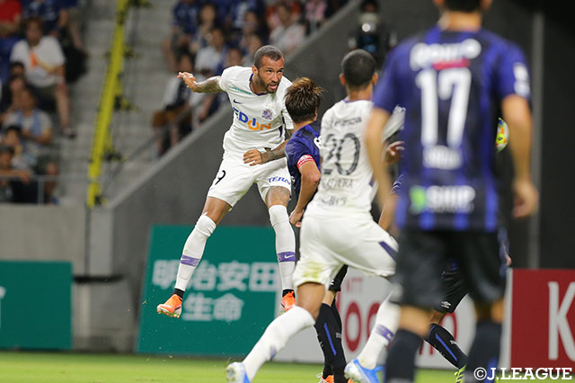途中投入された新加入のレアンドロ ペレイラ（広島）が森島のピンポイントクロスをヘディングで叩き込み、土壇場で試合を振り出しに戻す！【明治安田Ｊ１ 第22節 Ｇ大阪vs広島】