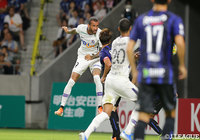 途中投入された新加入のレアンドロ ペレイラ（広島）が森島のピンポイントクロスをヘディングで叩き込み、土壇場で試合を振り出しに戻す！【明治安田Ｊ１ 第22節 Ｇ大阪vs広島】