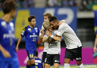 イニエスタからのパスを受けた古橋 亨梧が、鋭い反転から豪快なシュートをネットに突き刺し、神戸が先制！【明治安田Ｊ１ 第22節 大分vs神戸】