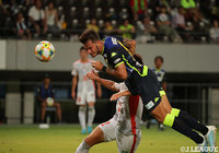 右サイドからのクロスにクレーベ（千葉）が飛び込み、リードを2点に広げる【明治安田Ｊ２ 第27節 千葉vs愛媛】