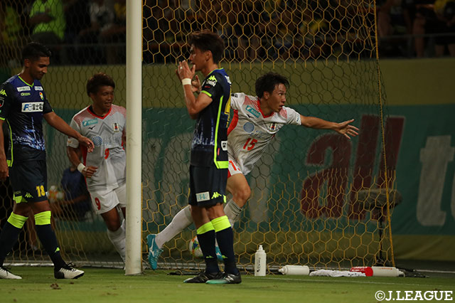 後半AT、丹羽 詩温のゴールで愛媛が2点差をひっくり返す！【明治安田Ｊ２ 第27節 千葉vs愛媛】