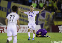 後半14分に大黒 将志が放ったロングシュートがゴールに吸い込まれ、アウェイの栃木がリードを2点に広げる【明治安田J2 第27節 京都vs栃木】