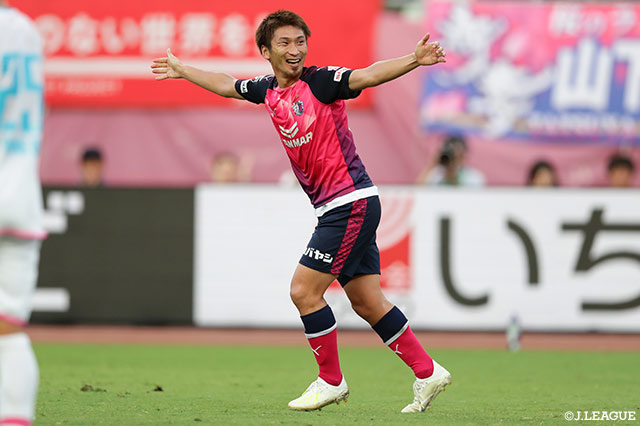 CKのクリアボールを奥埜 博亮がダイレクトで合わせる！これがゴールに突き刺さり、Ｃ大阪が先制に成功する【明治安田Ｊ１ 第22節 Ｃ大阪vs鳥栖】