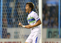 後半開始早々、山﨑 凌吾がペナルティエリア左から左足を振り抜く！これが決まり、湘南が試合を振り出しに戻す【明治安田Ｊ１ 第22節 磐田vs湘南】