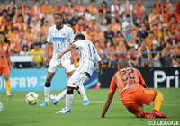 前半10分、こぼれ球を拾ったチャナティップがDFを1人外して放ったシュートが決まり、アウェイの札幌が幸先よく先制！【明治安田Ｊ１ 第23節 清水vs札幌】